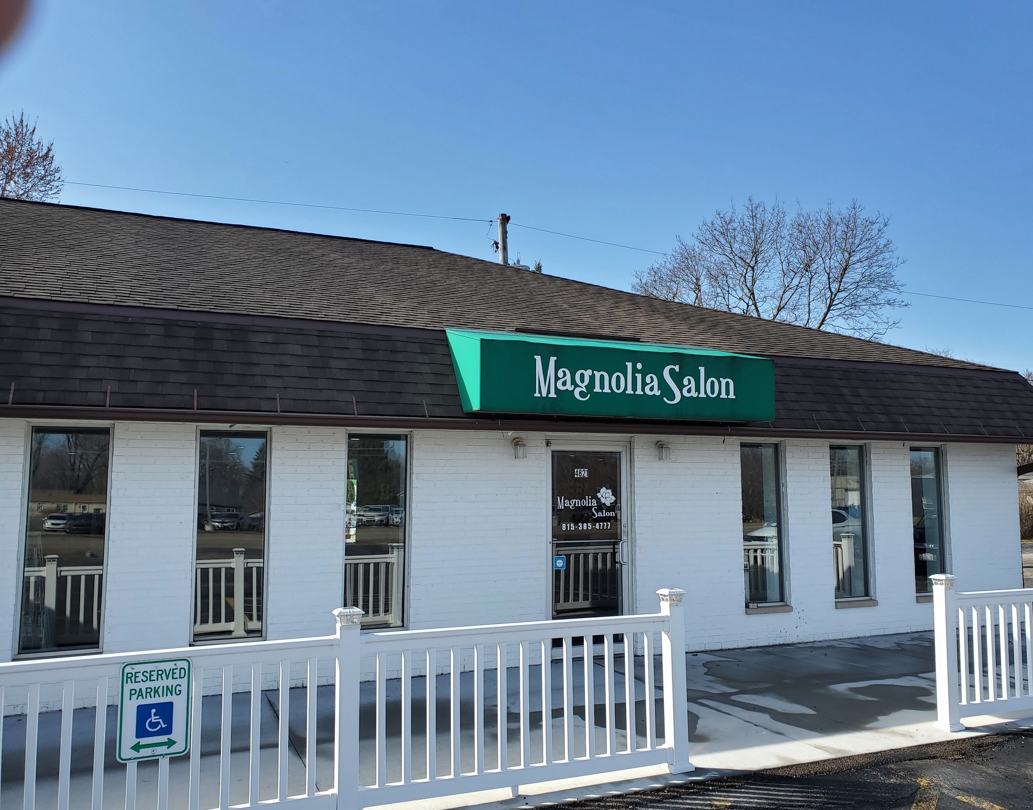 Magnolia Salon of McHenry Facebook ad: CHAIR RENTAL AVAILABLE, $125/WEEK