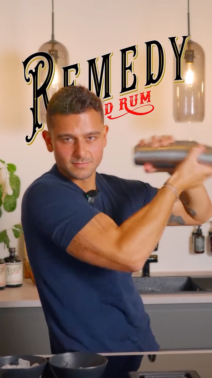 Remedy Rum Facebook ad: Die Tage werden kürzer, die Drinks intensiver.