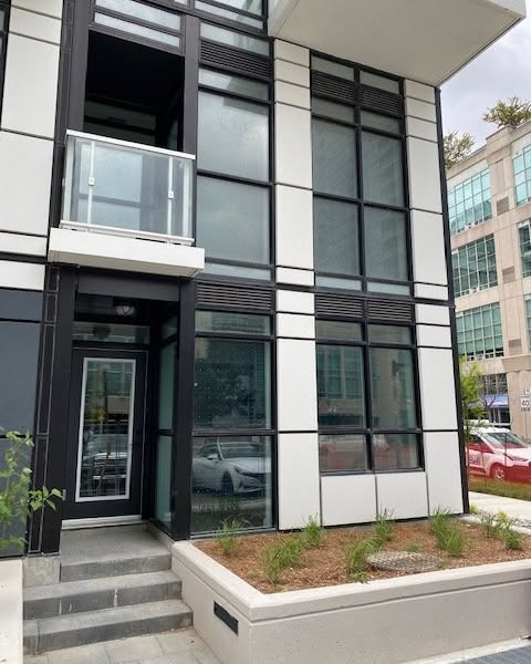 Vic Parashar Facebook ad: 2 Beds 2 Baths Townhouse
