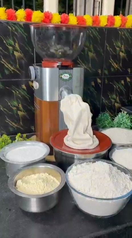 RasoiShop Facebook ad: Fresh Atta at Home in Minutes!