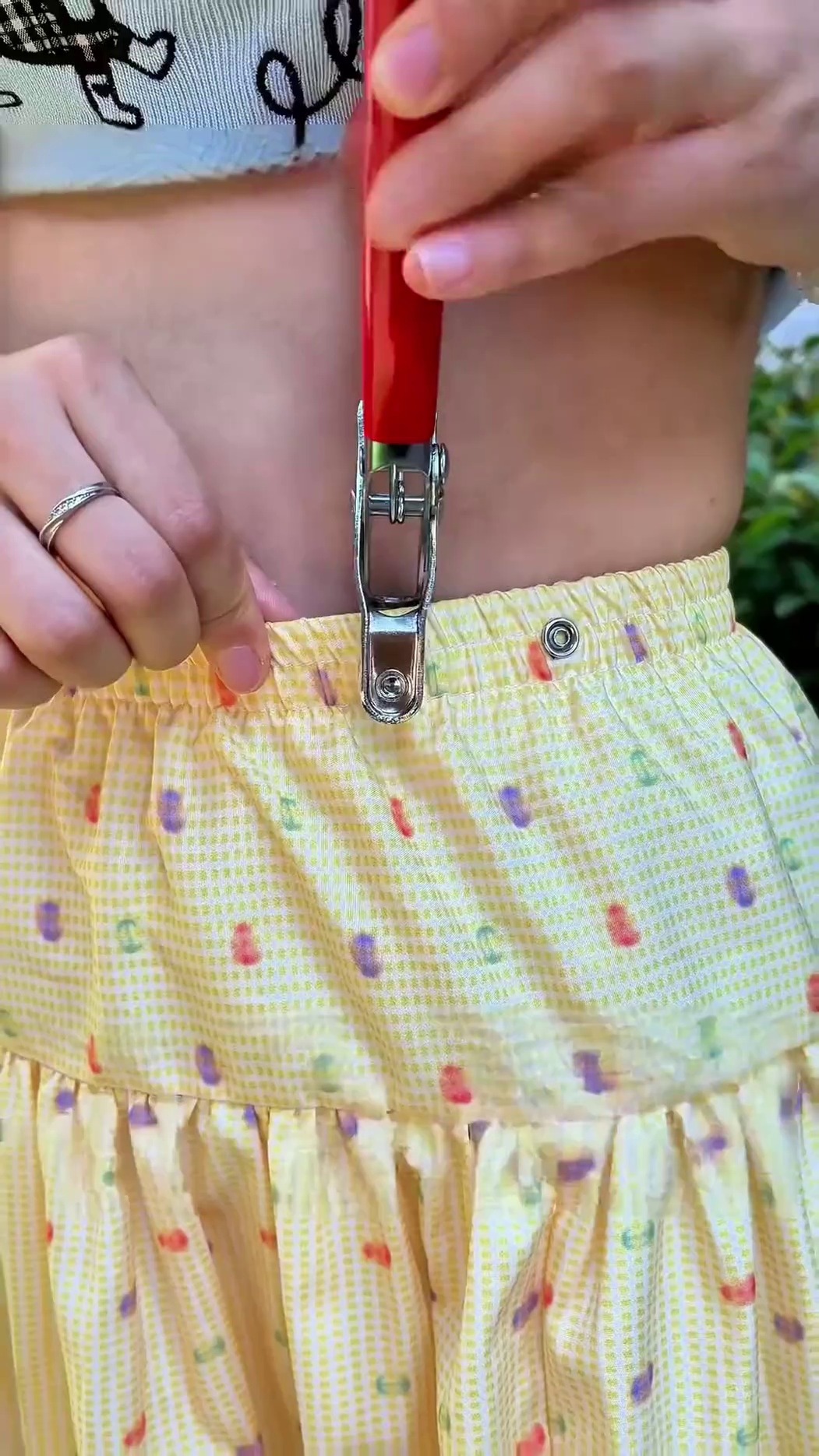 Aneedpicks Facebook ad: Missing button? Snaps falling off?