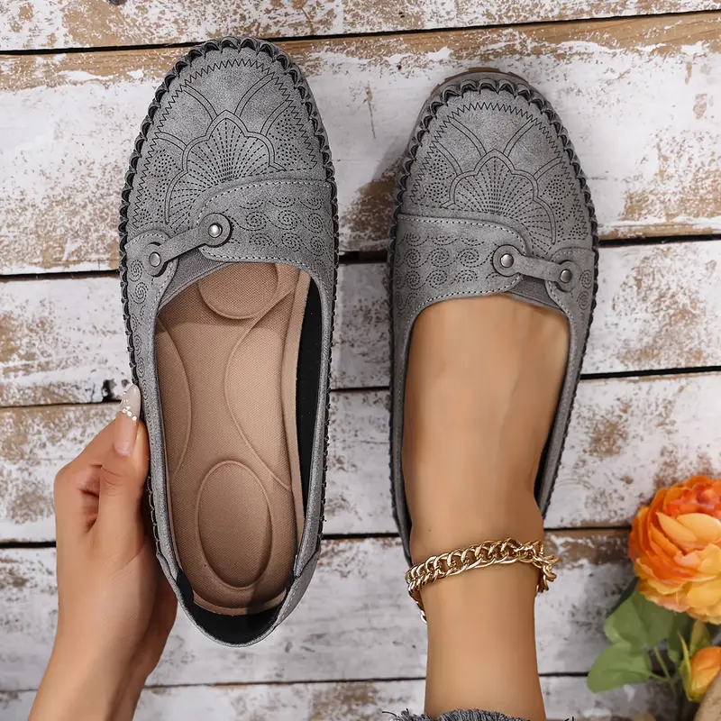 Outlets-shop Facebook ad: Last Day Promotion 60% OFF - Women's Leather Soft-soled…