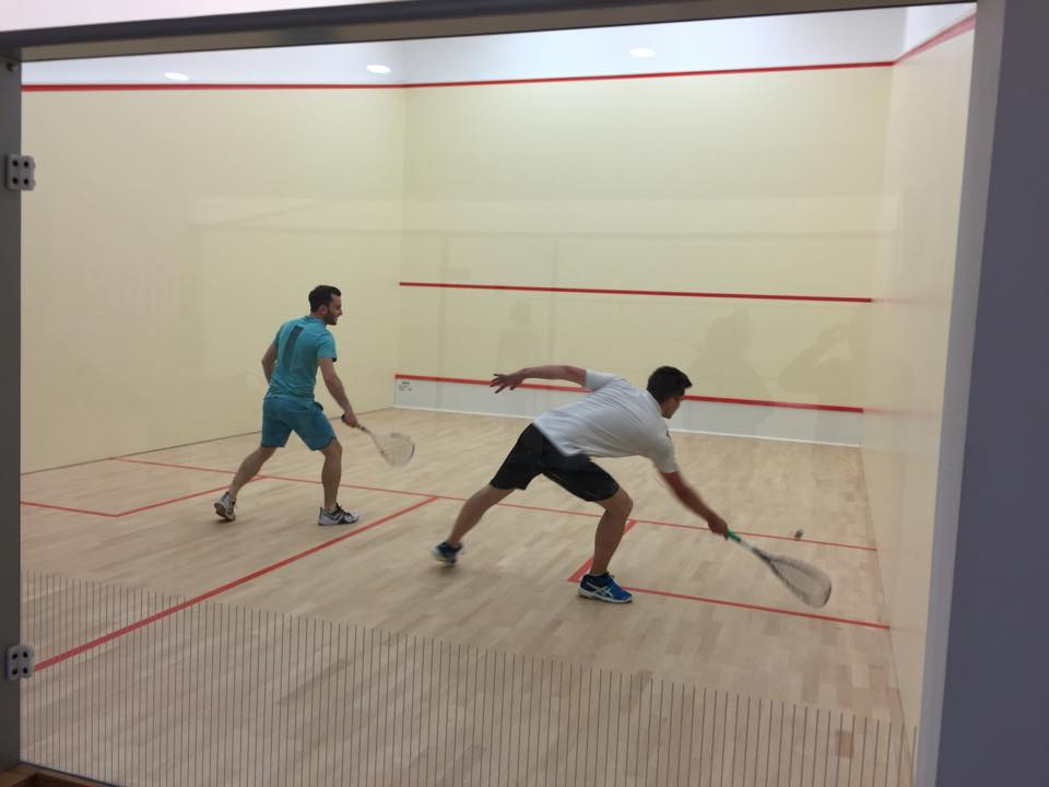 SquashTech Facebook ad: Aventura ta în squash începe azi la SquashTech…