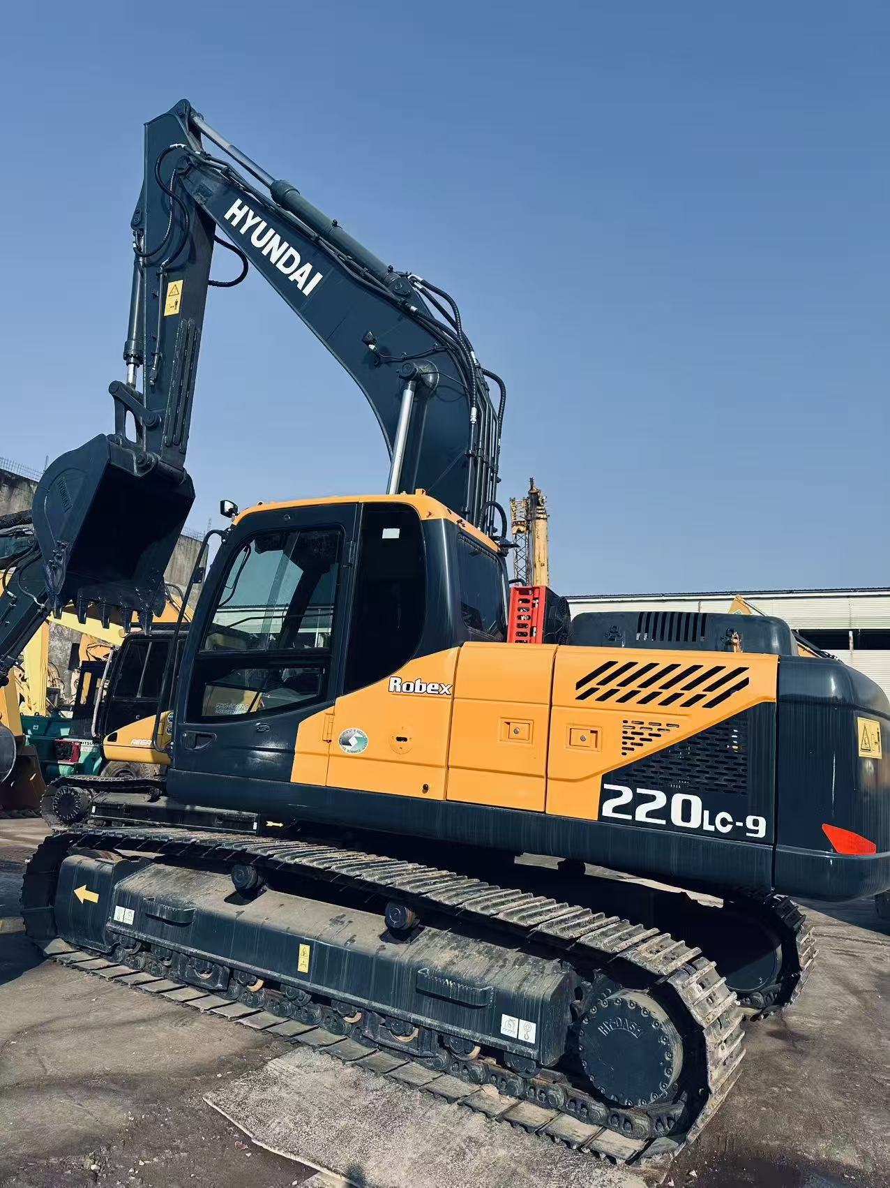 LongyinLimited Facebook ad: 与 LongyinFor Sale: Hyundai 220 Hydraulic Excavator