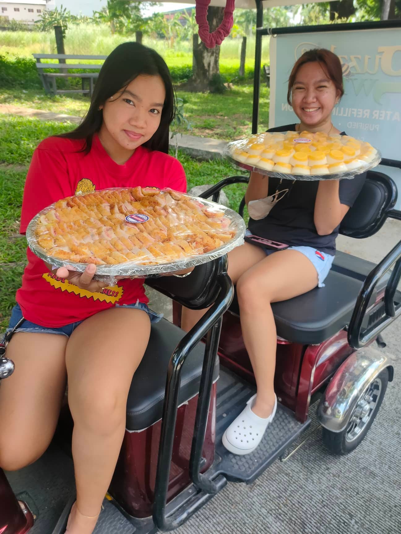 SuperMom's Food Delivery & Catering Facebook ad