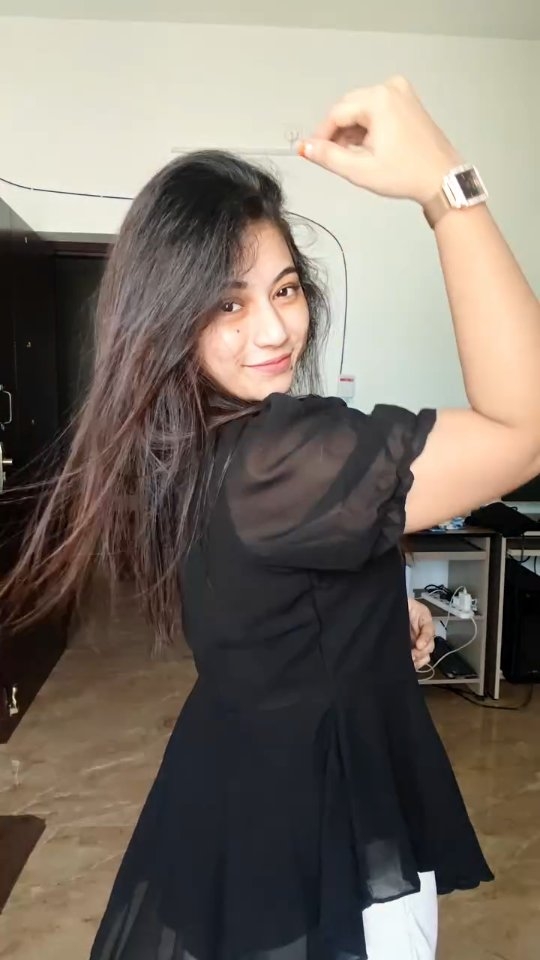 Herbal Essences India Facebook ad: Follow and comment for the Link