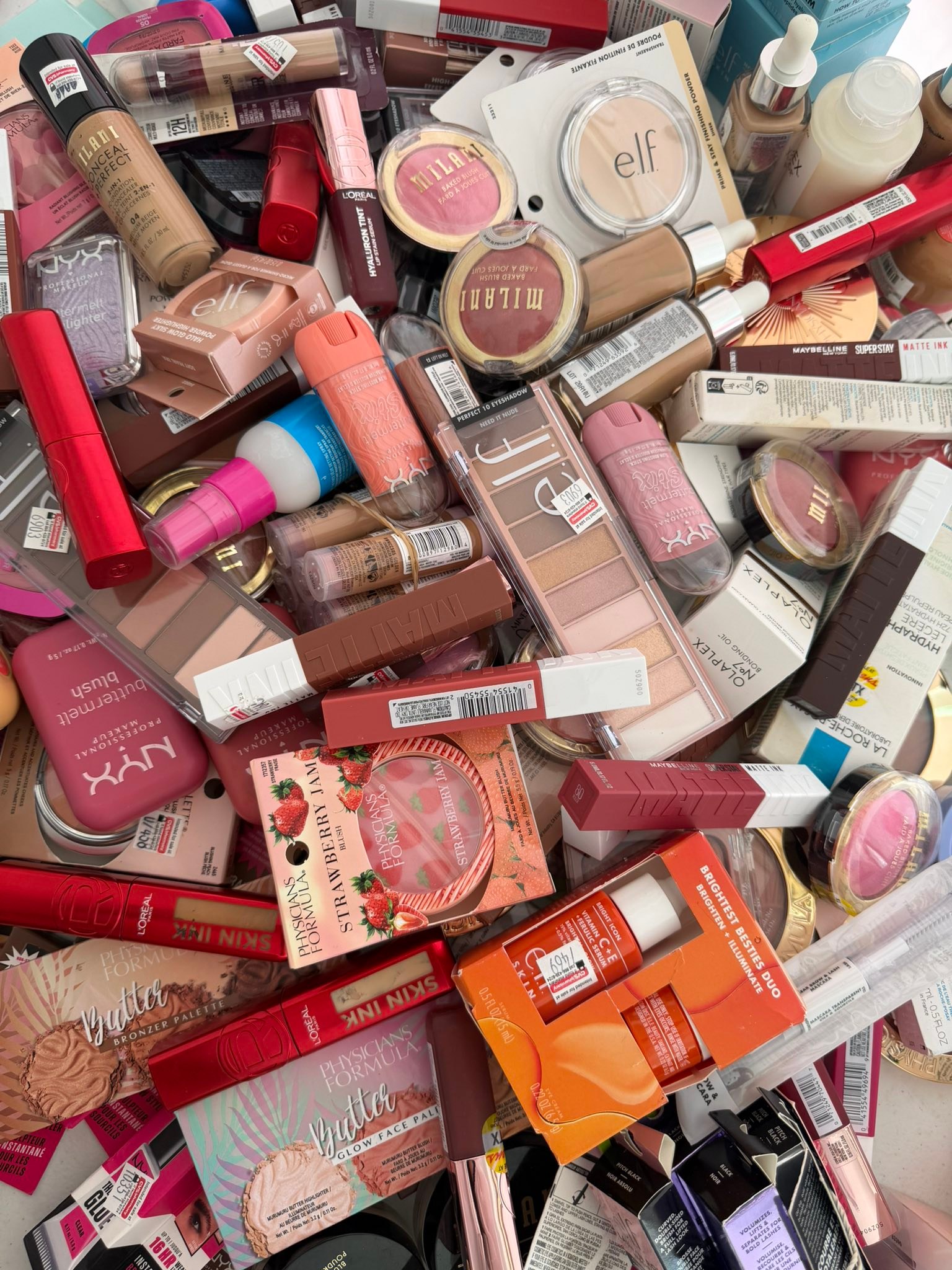 Luminous cosméticos Facebook ad: New arrivals