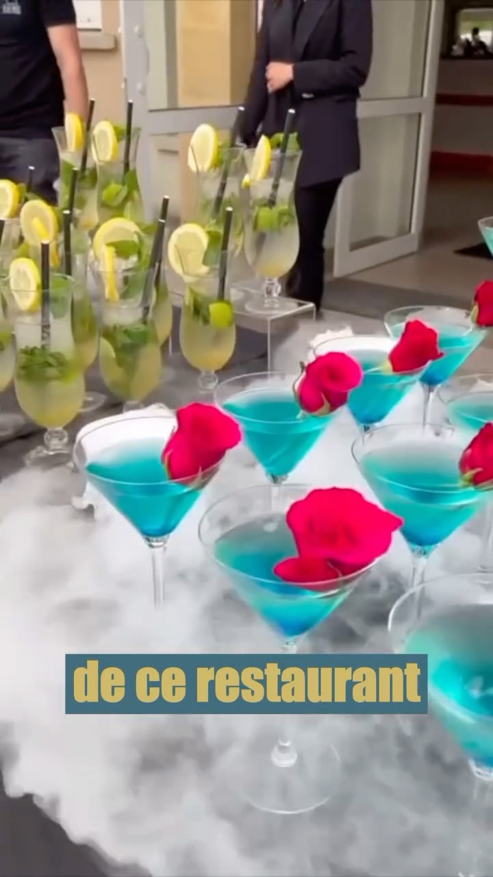 A La Carte traiteur Facebook ad: ↓ Tout le monde en parle à Hayange…