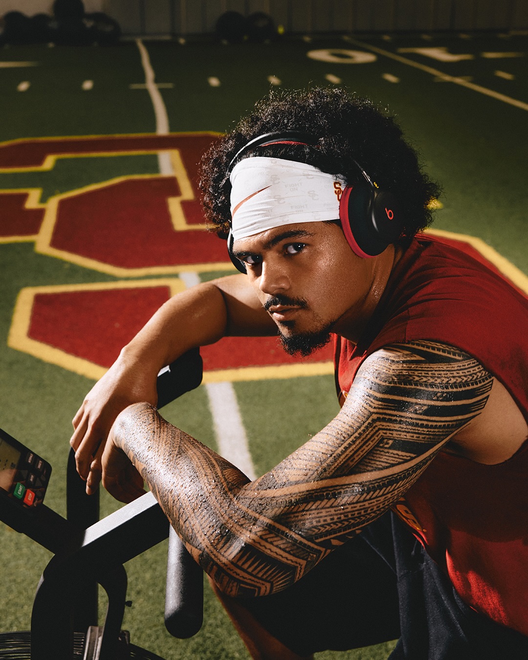 Beats by Dre Facebook ad: Turn it up and fight on.
