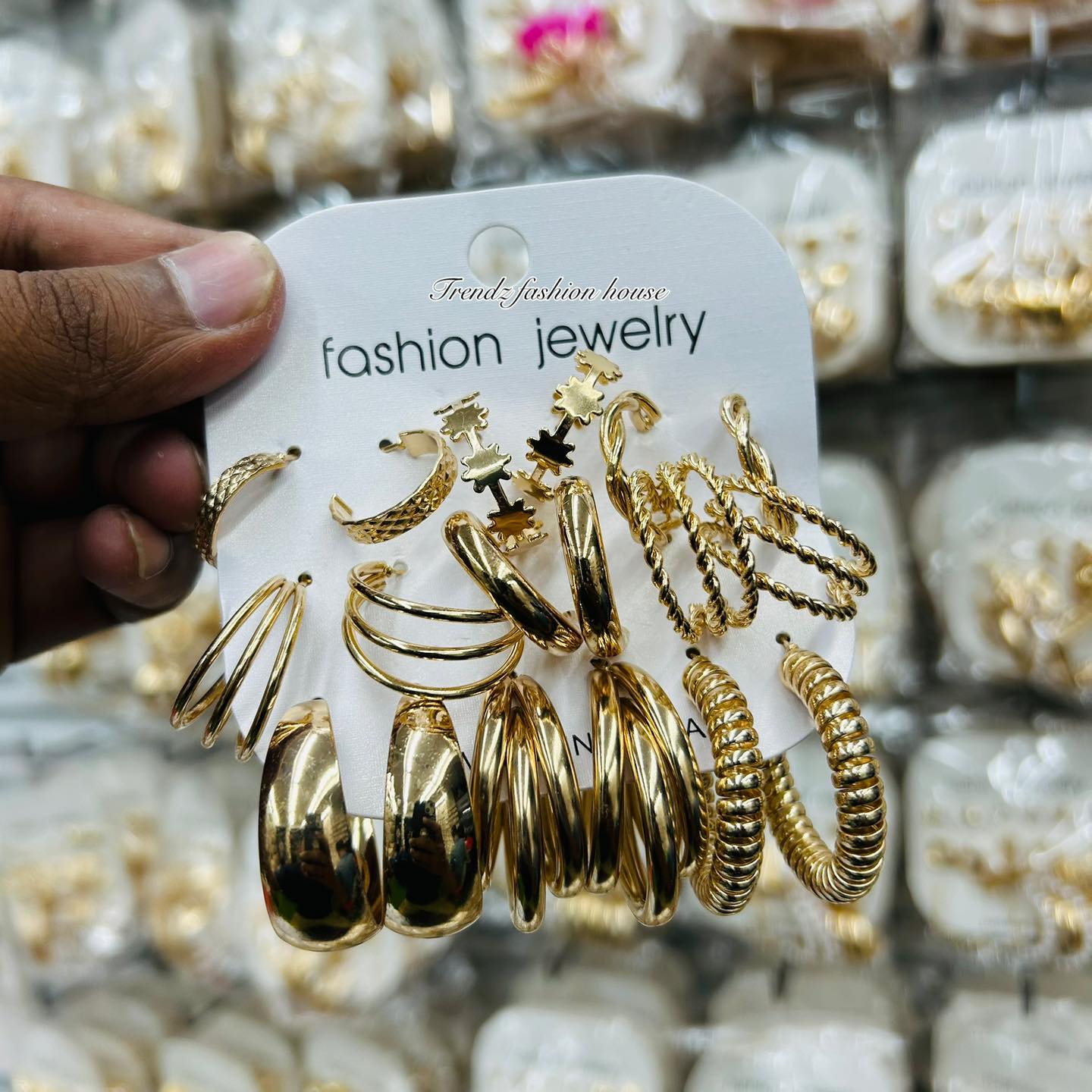 Trendz Fashion House Facebook ad: Earring Lovers, This One’s For You!