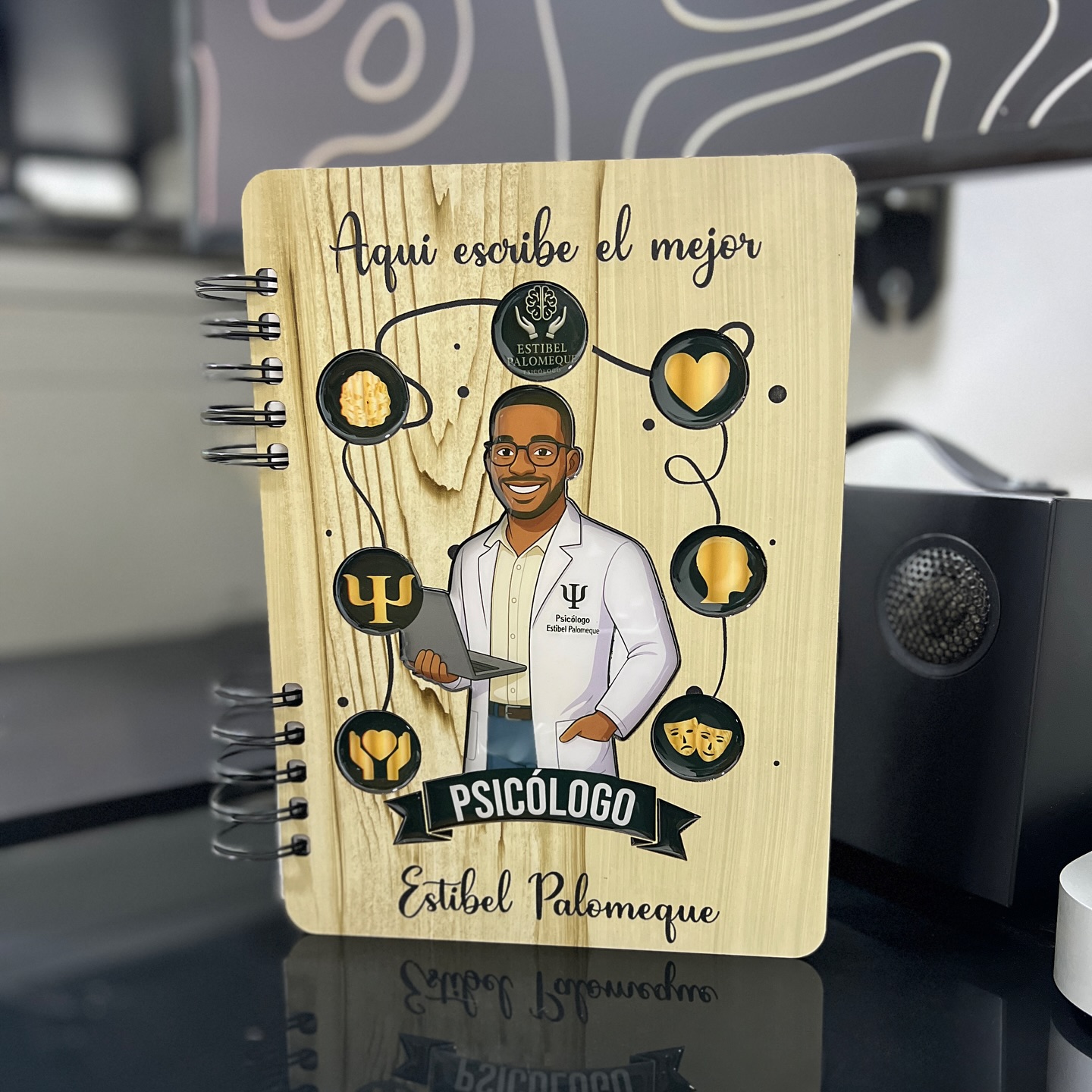 Taglio Facebook ad: ¡DESLIZA Y ENCUENTRA TU PROFESIÓN!