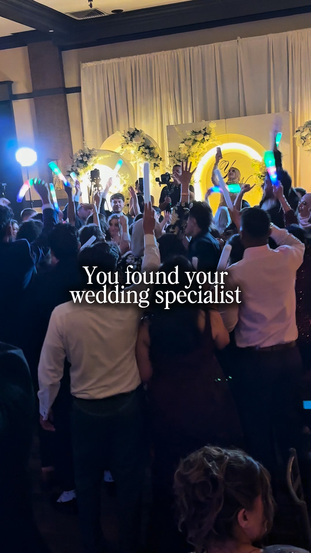 Flash Memories Photo Booth Co. Facebook ad: Luxury wedding entertainment starts here