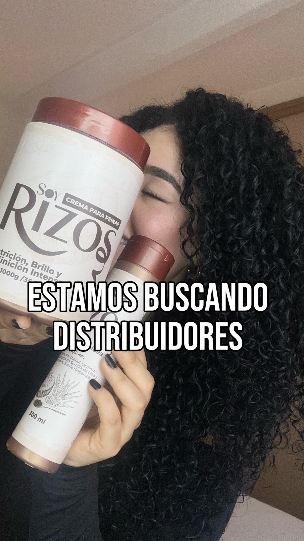 Femme Cosmetics Facebook ad: Chatea con nosotros para más info