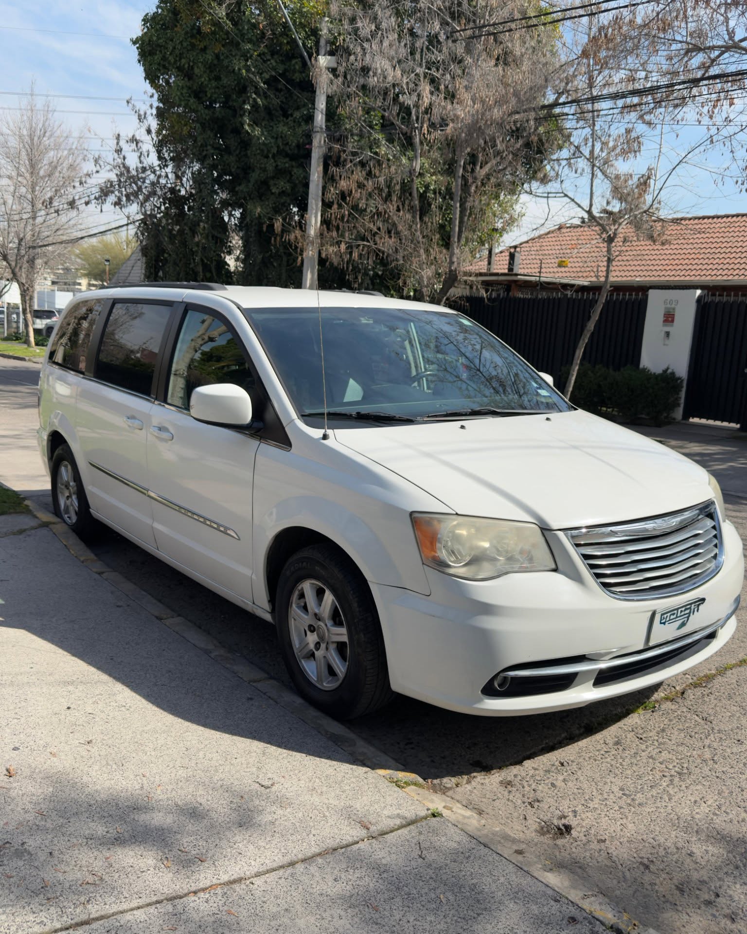 Automotriz Becker Facebook ad: 2013 Chrysler town country