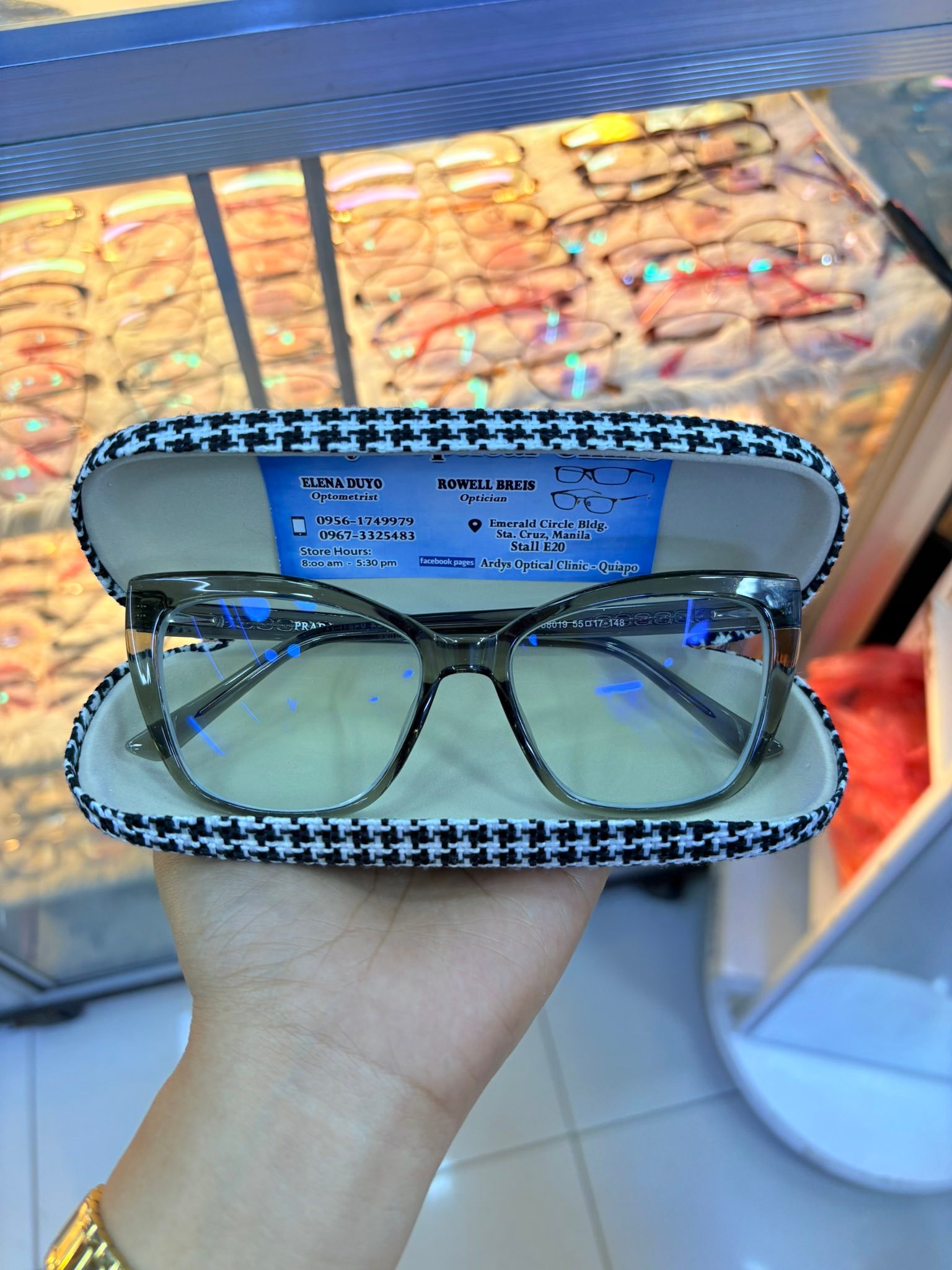 Ardys Optical Clinic-QUIAPO Facebook ad: Looking for new specs?
