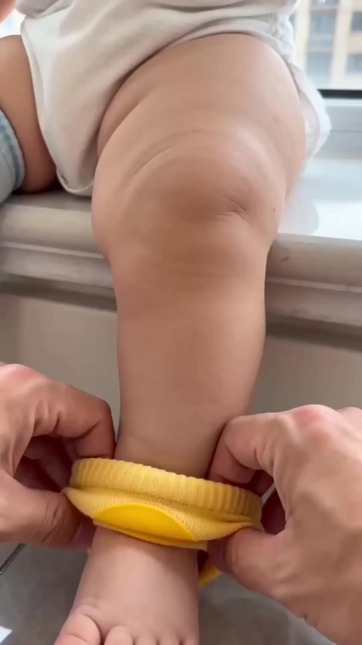 Instantliy Facebook ad: Baby Anti-slip Crawling Knee Pads