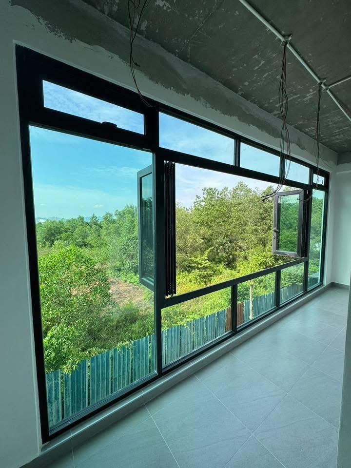 R & L Glass Marketing Facebook ad