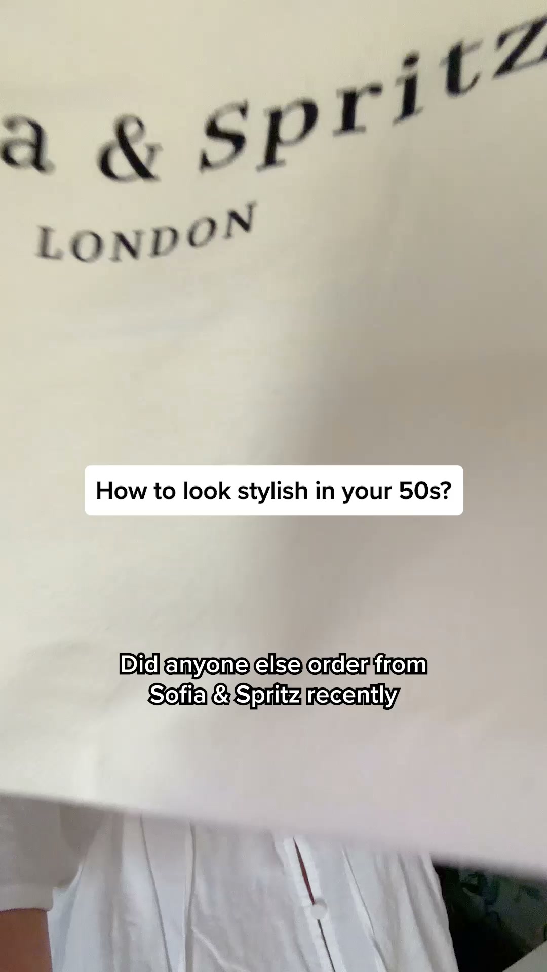 Sofia & Spritz Facebook ad: All colours are selling out fast
