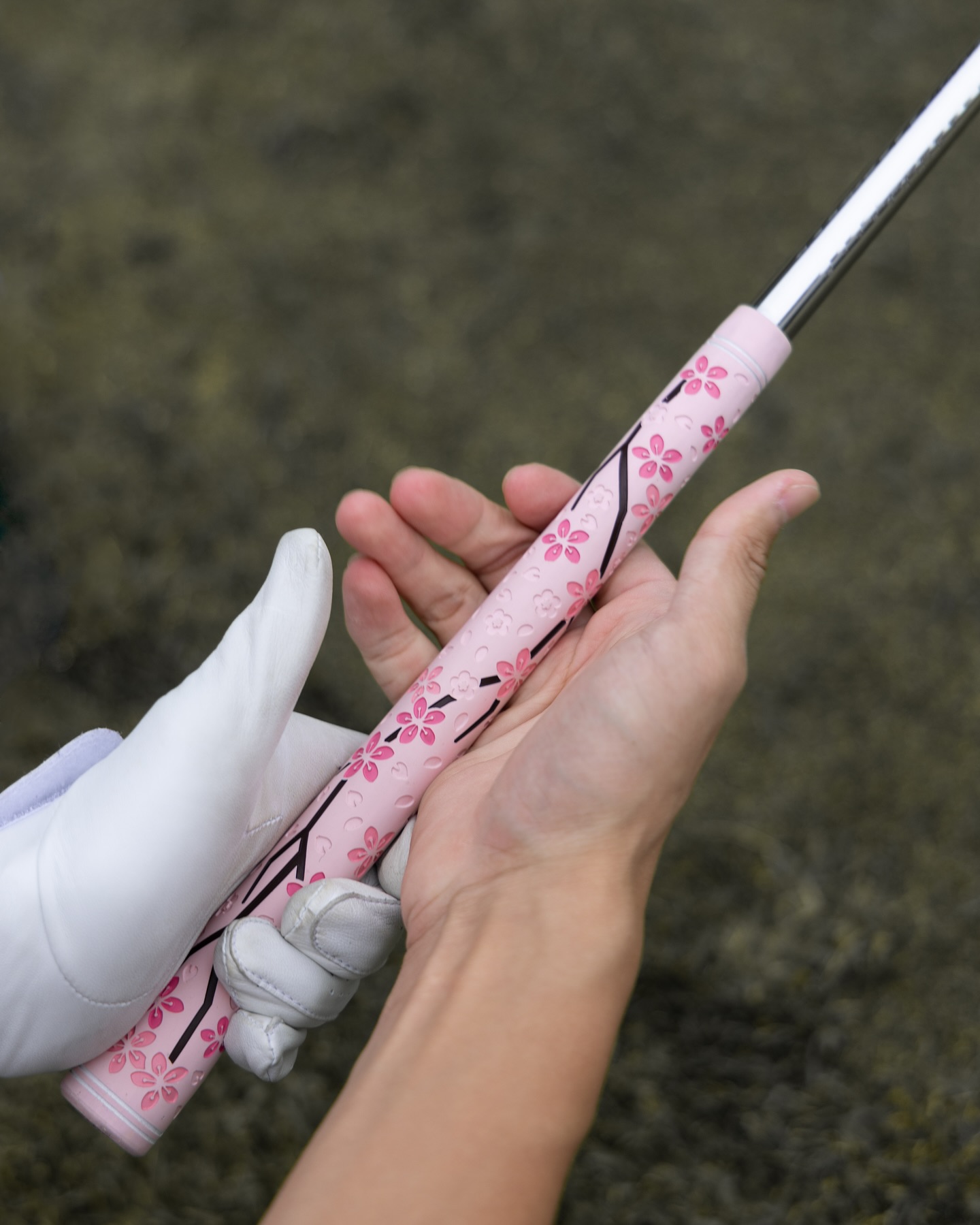 Cloud & Wind Golf Facebook ad: Spring is here-The Blossom grips capture the most…
