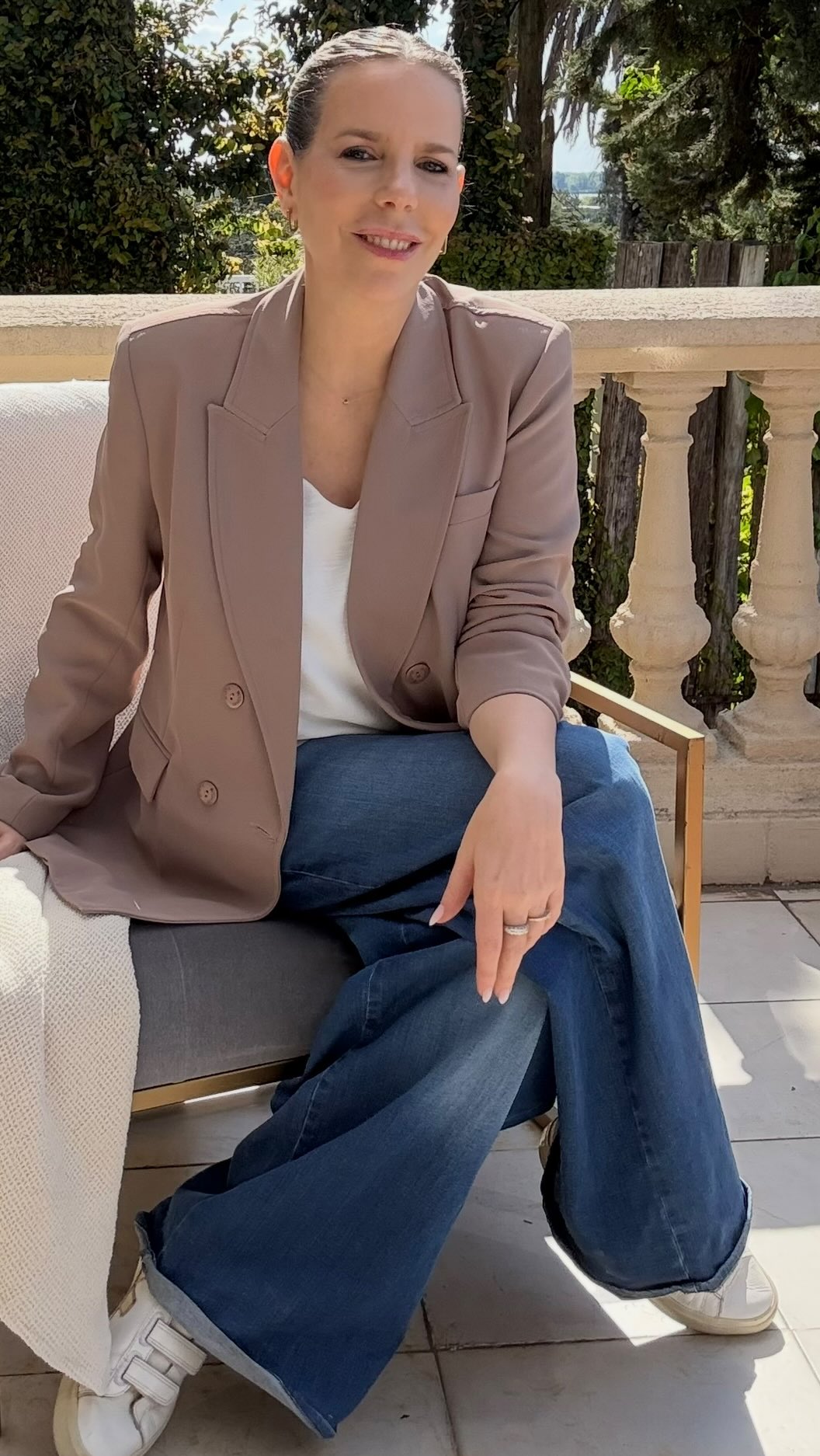 L'Oréal Paris Facebook ad: Hay charlas que terminan y te quedás pensando…