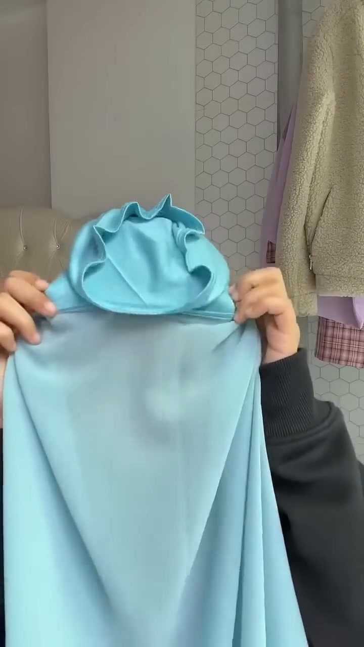 Hijab Hub Facebook ad: Instant Hijab, Instant Confidence