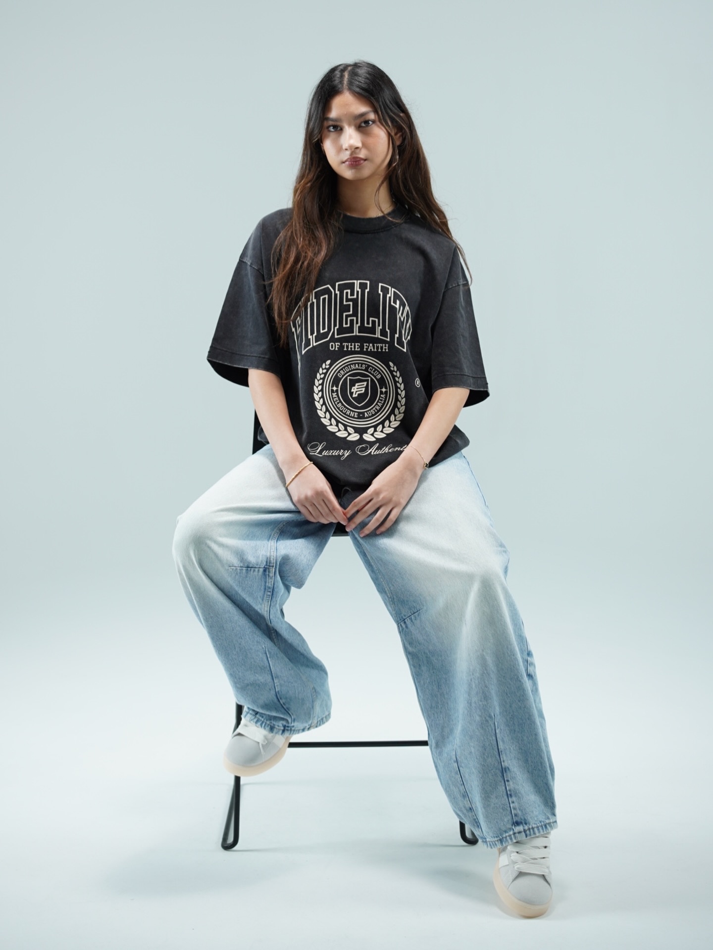 Fidelity Clo Facebook ad: 305G | Oversized Distressed Retro Black Tee.