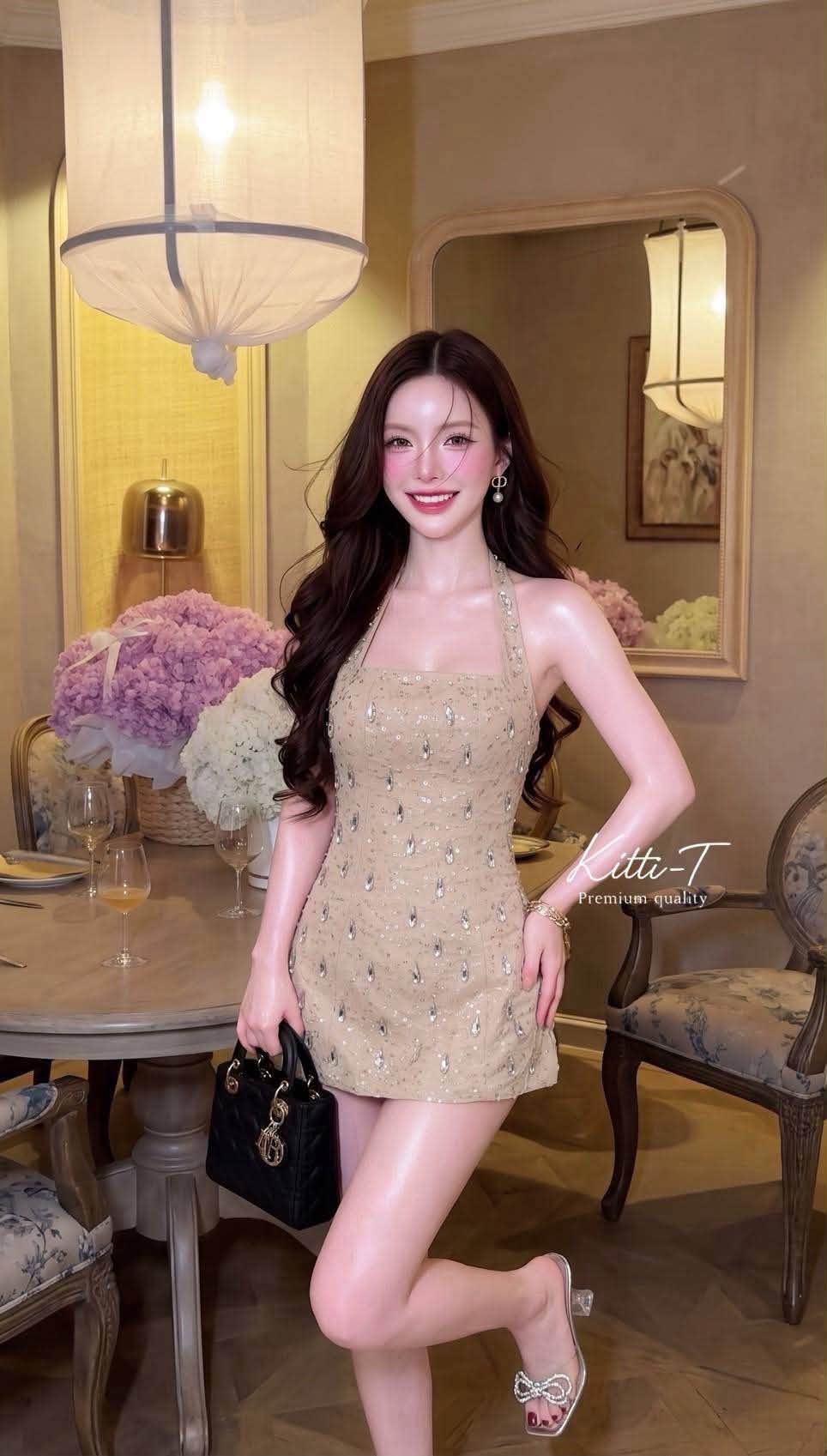 A.Mika Luxury Facebook ad: New Arrival พร้อมส่ง 2 สี เดรสสั้นใส่แล้วหุ่นสวย ดูแพงทุกมุม