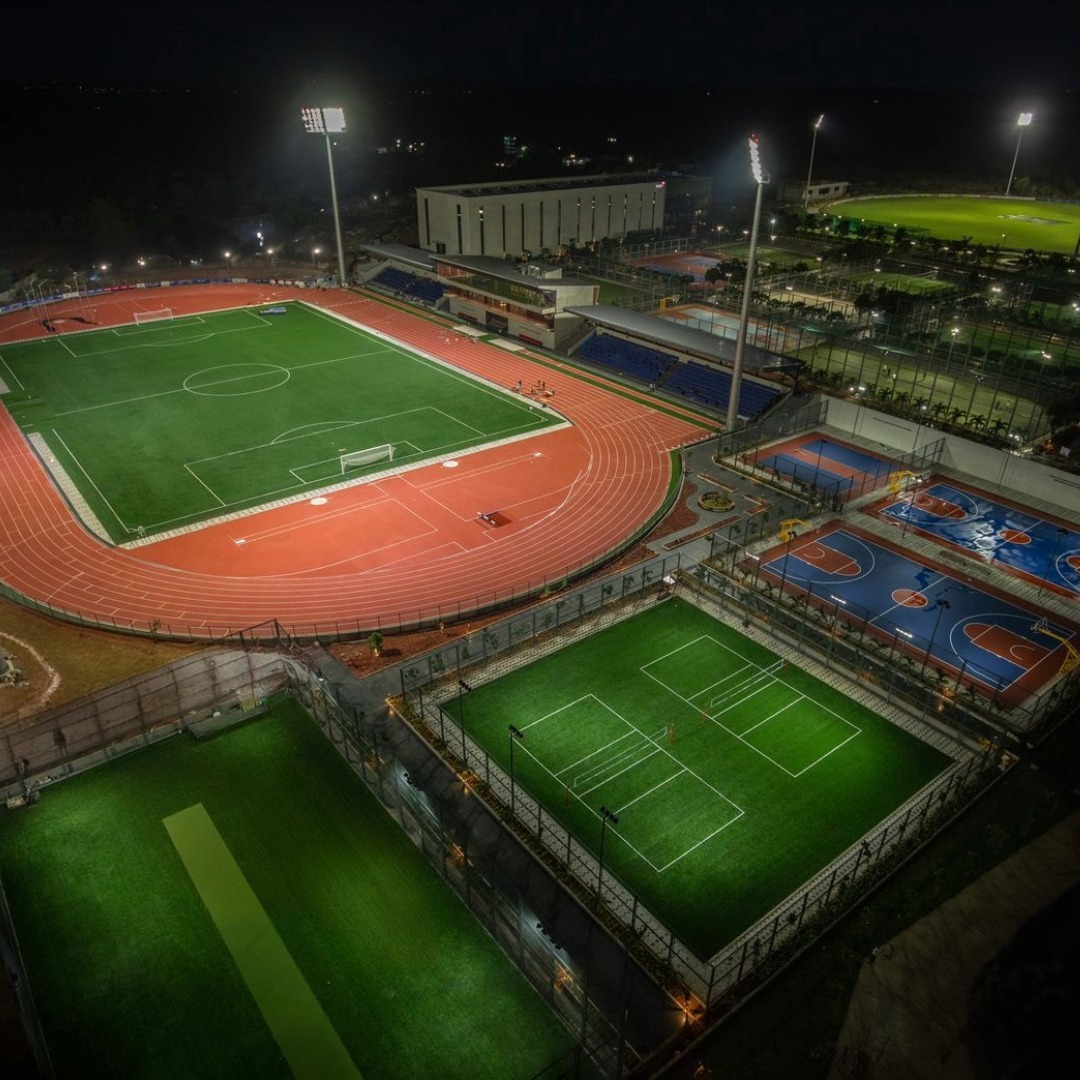 Great SportsTech Facebook ad: Your one-stop destination for world-class sports…