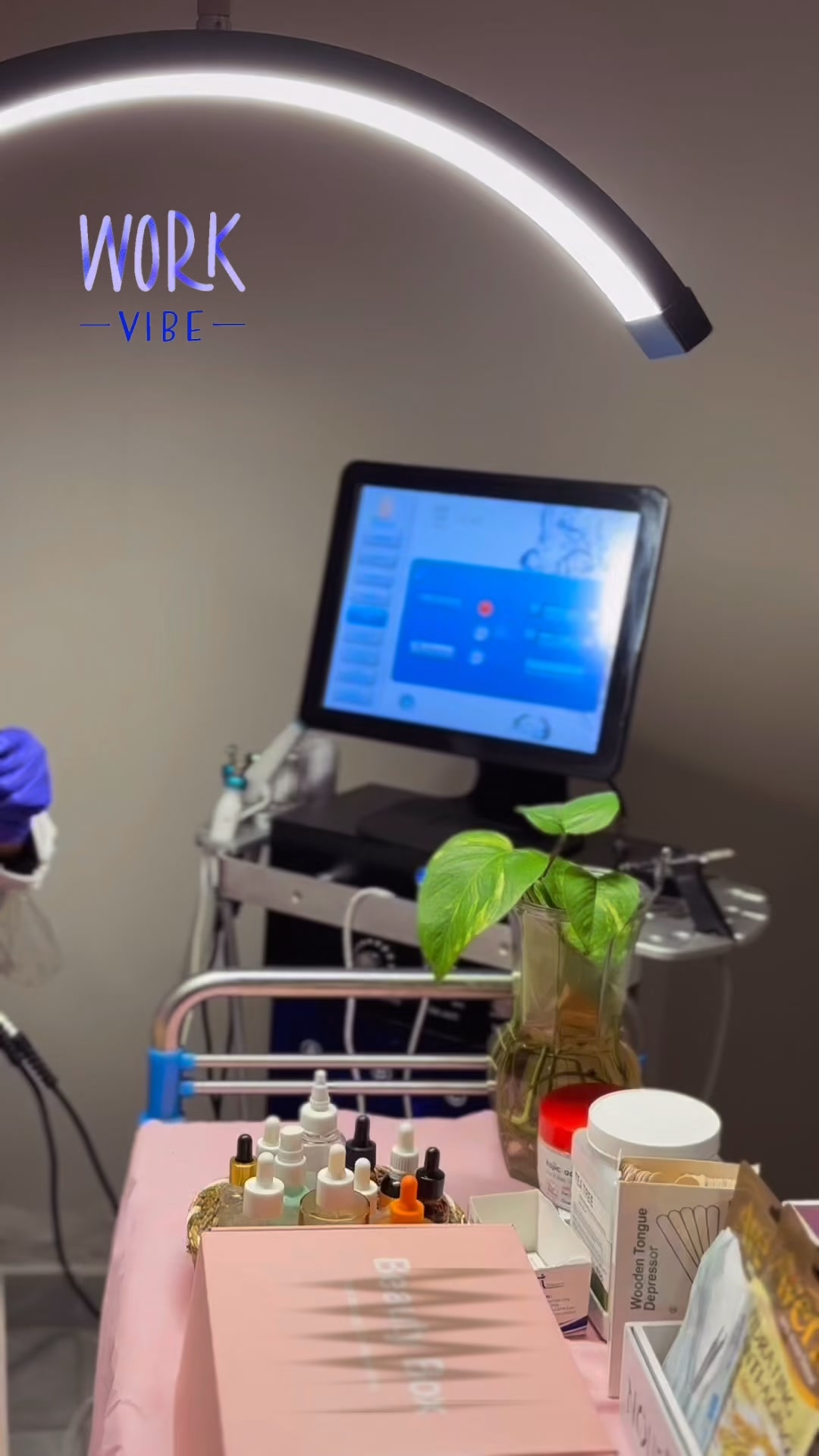 الترا ليزر كلينك Ultra Laser & Skin Care clinic Facebook ad: تباهي بجمــــــــــال بشرتك مع جلسات