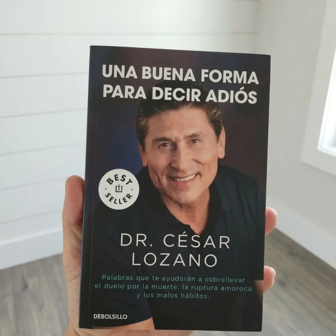 Cybercompras Bookstore Facebook ad: Decir adiós duele, pero aprender a despedirse sana.