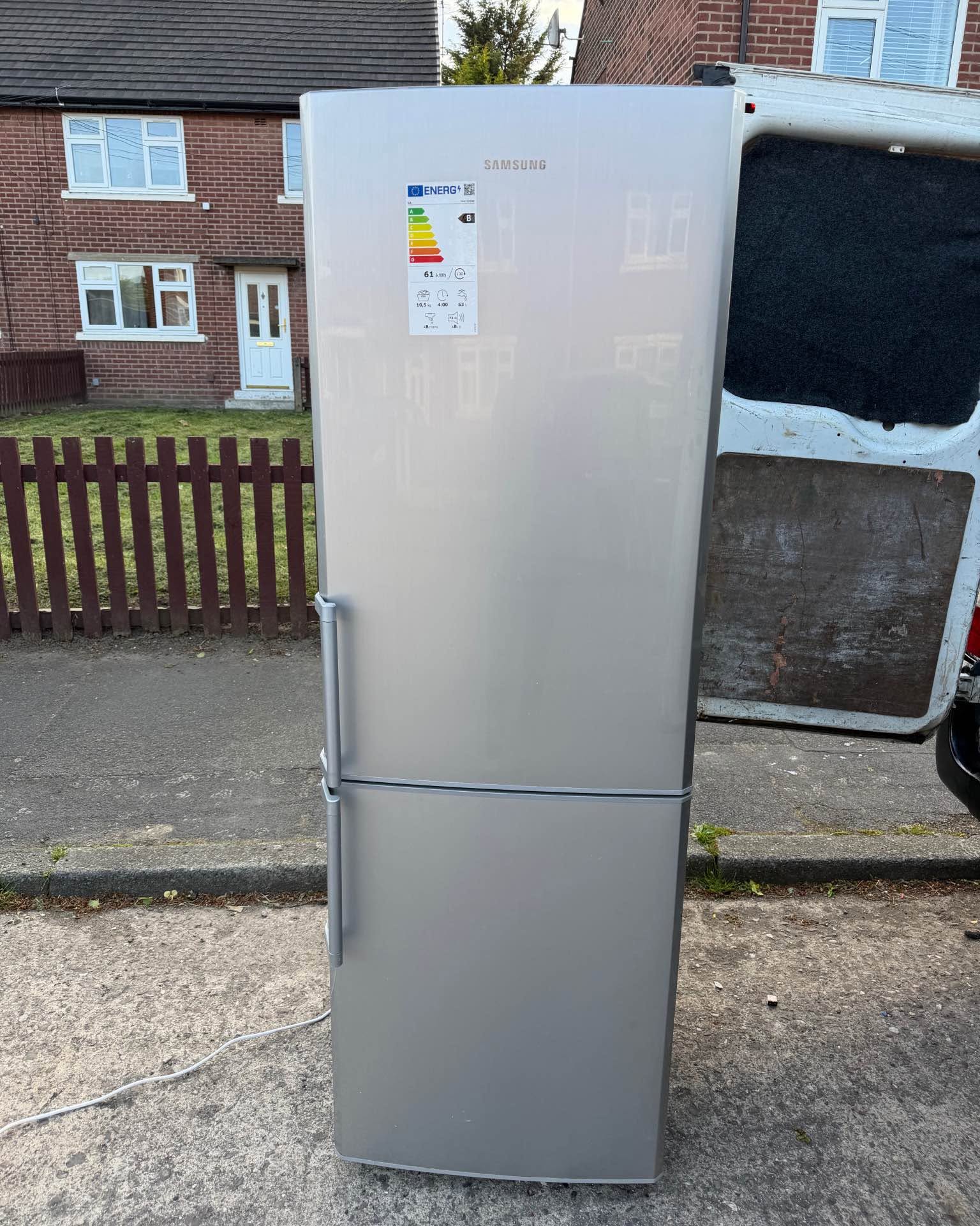 Nicola Jones Facebook ad: SAMSUNG fridge freezer ‘delivery available
