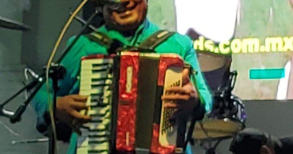 El legendario mar azul de Andrés Hernández Facebook ad: musica viva