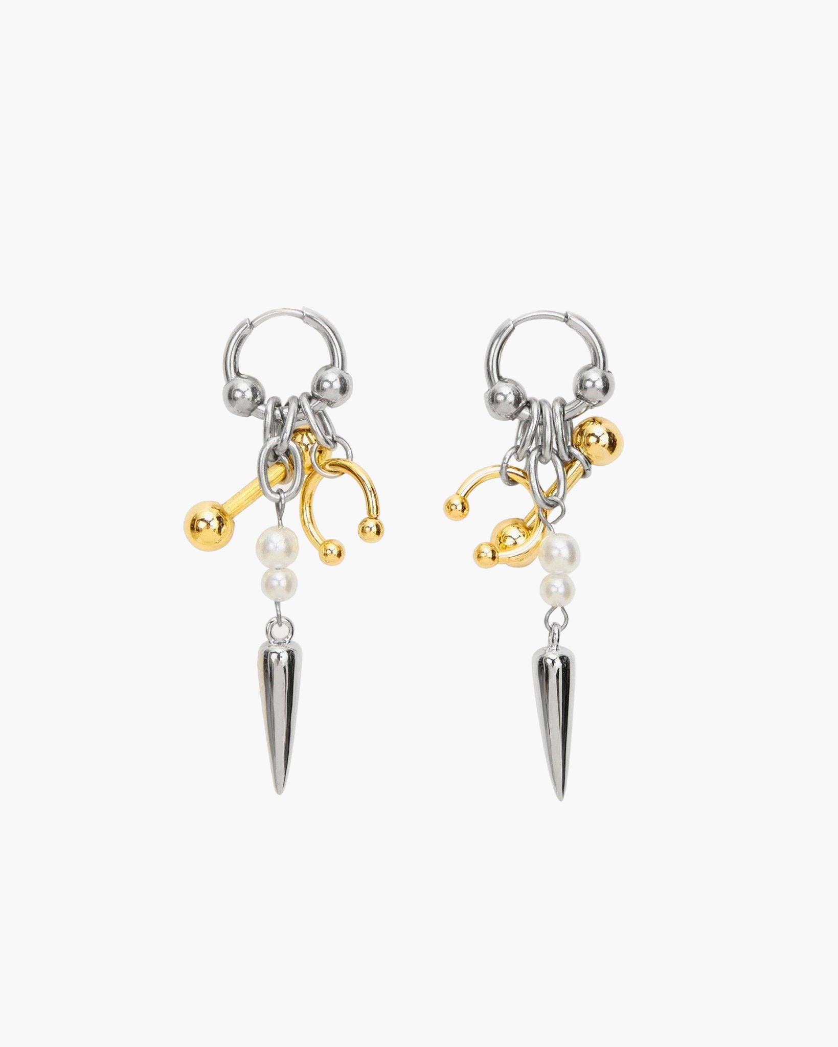 En Route Jewelry Facebook ad: Two types of girls.