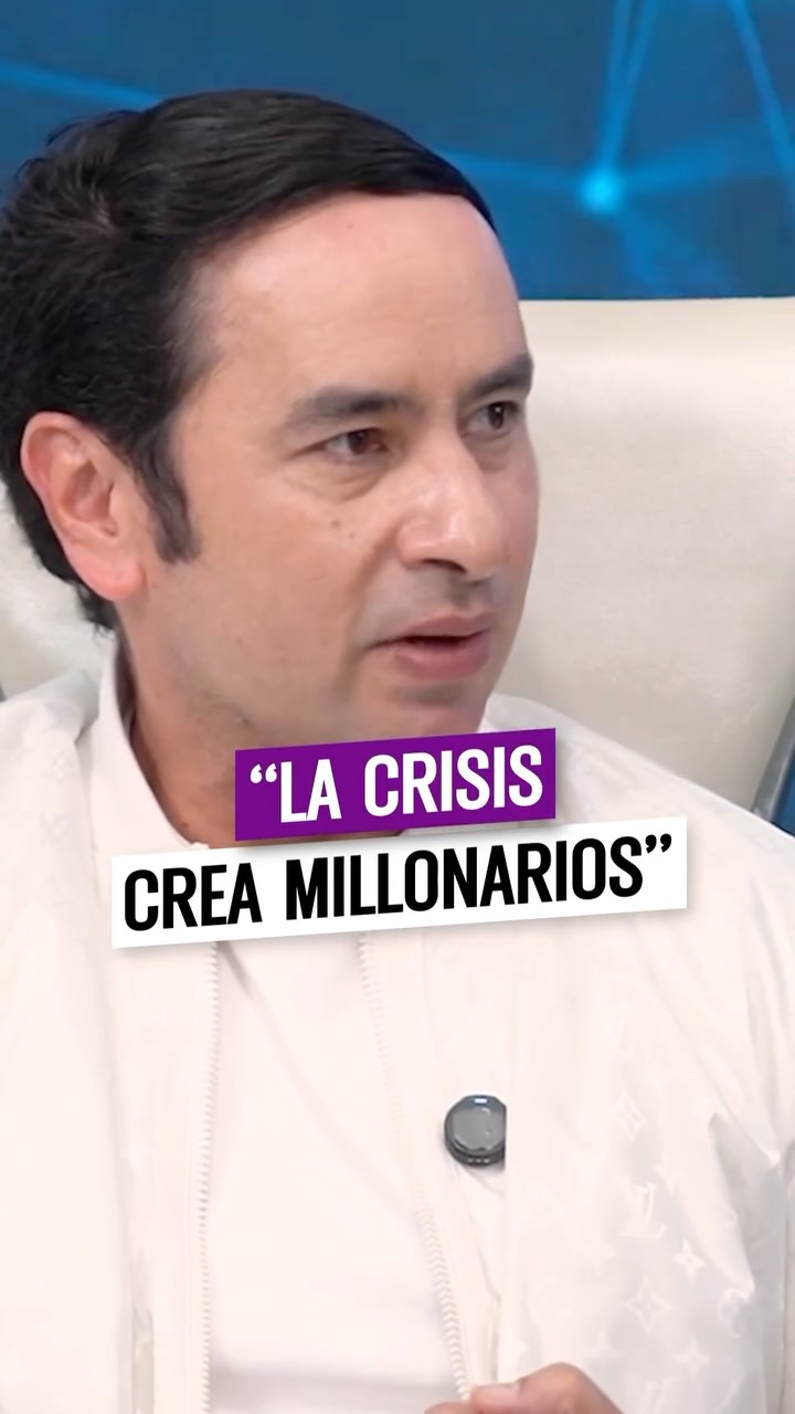 Alejandro Cardona Facebook ad: Mientras unos se quejan, otros construyen