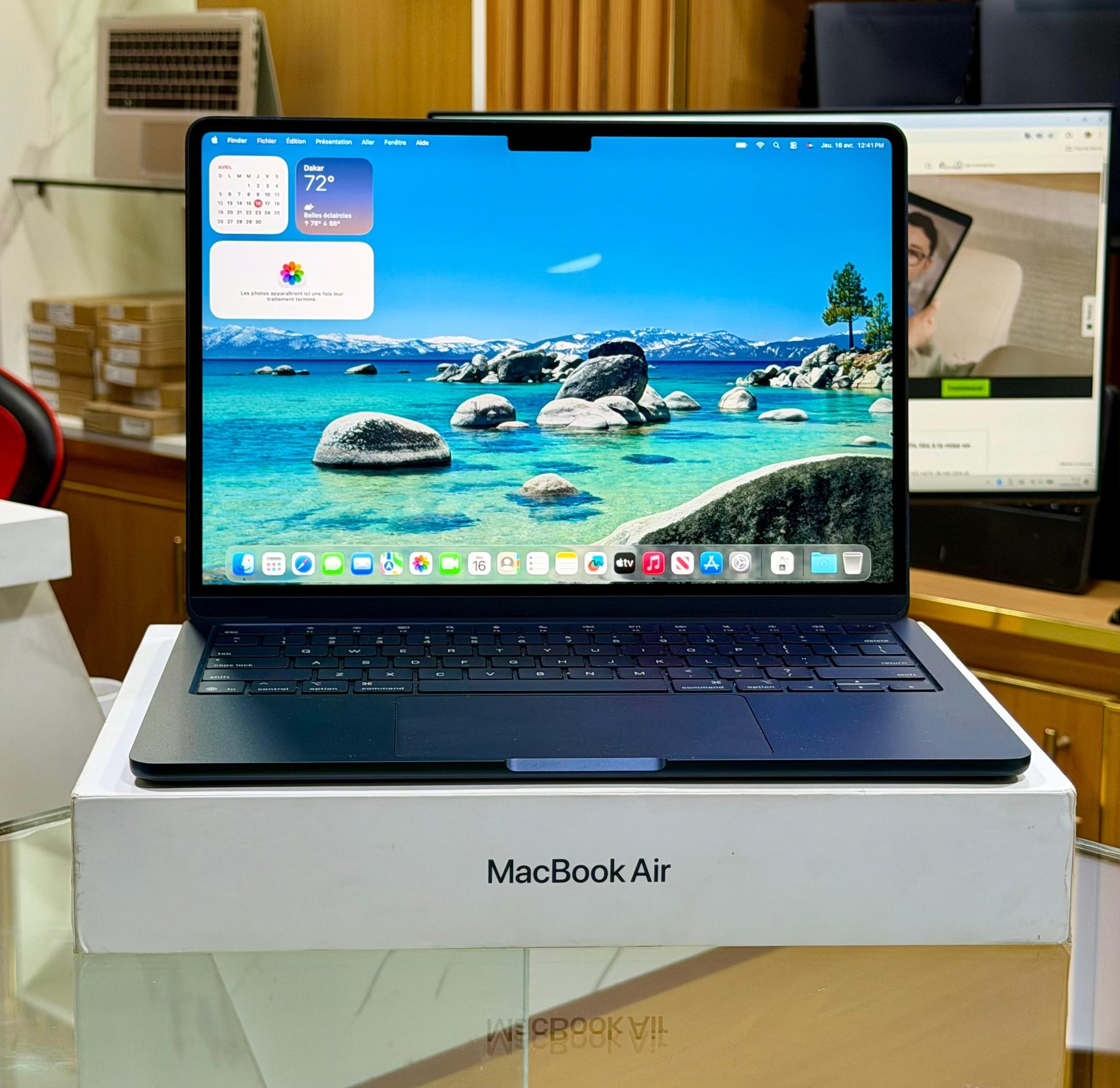 Electro TECH DAKAR Facebook ad: La puissance Apple nouvelle génération dans un format…
