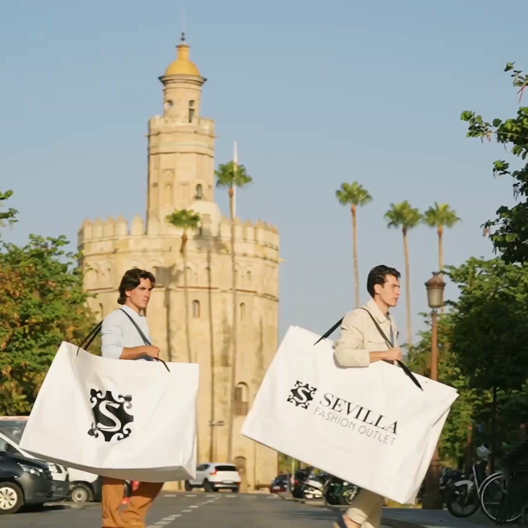 Sevilla Fashion Outlet Facebook ad: ¿Te suena este logo?