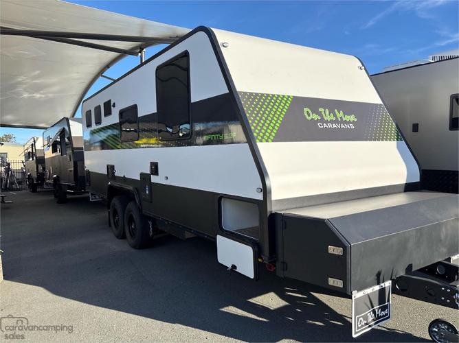 CaravanHQ Facebook ad: Ready to hit the open road?