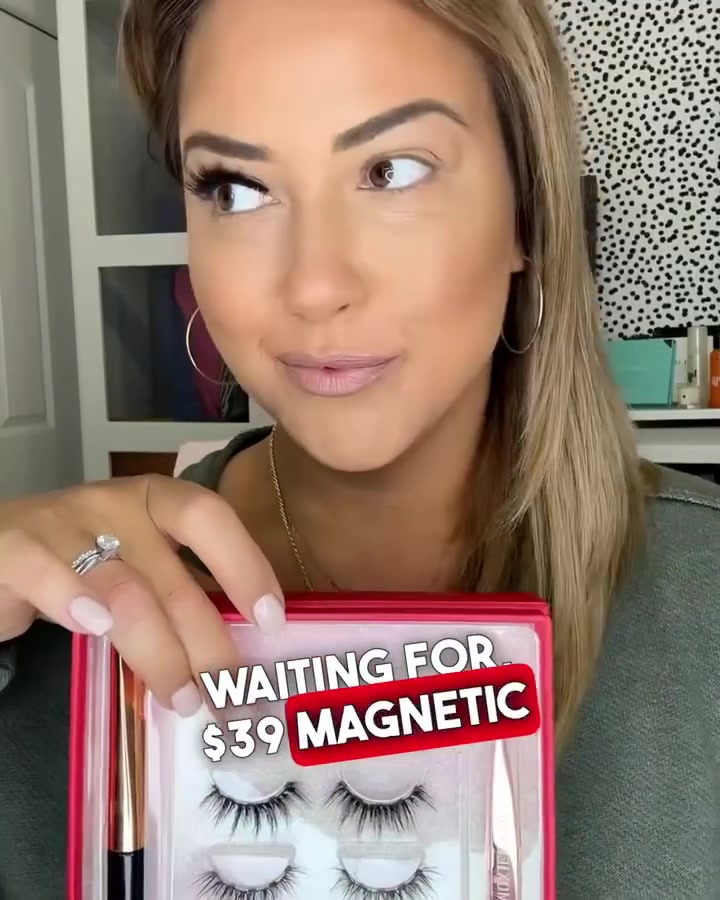 Ottawa Glam Girl Facebook ad: Beat the holiday rush!