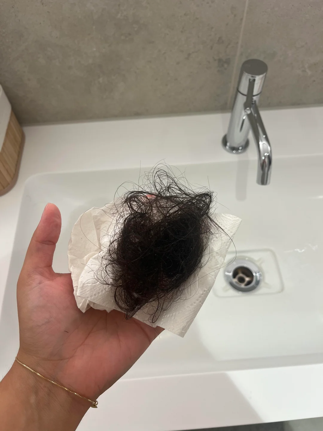 Lilly Bennett Facebook ad: The Window To Save Your Hair Is Smaller Than You Think