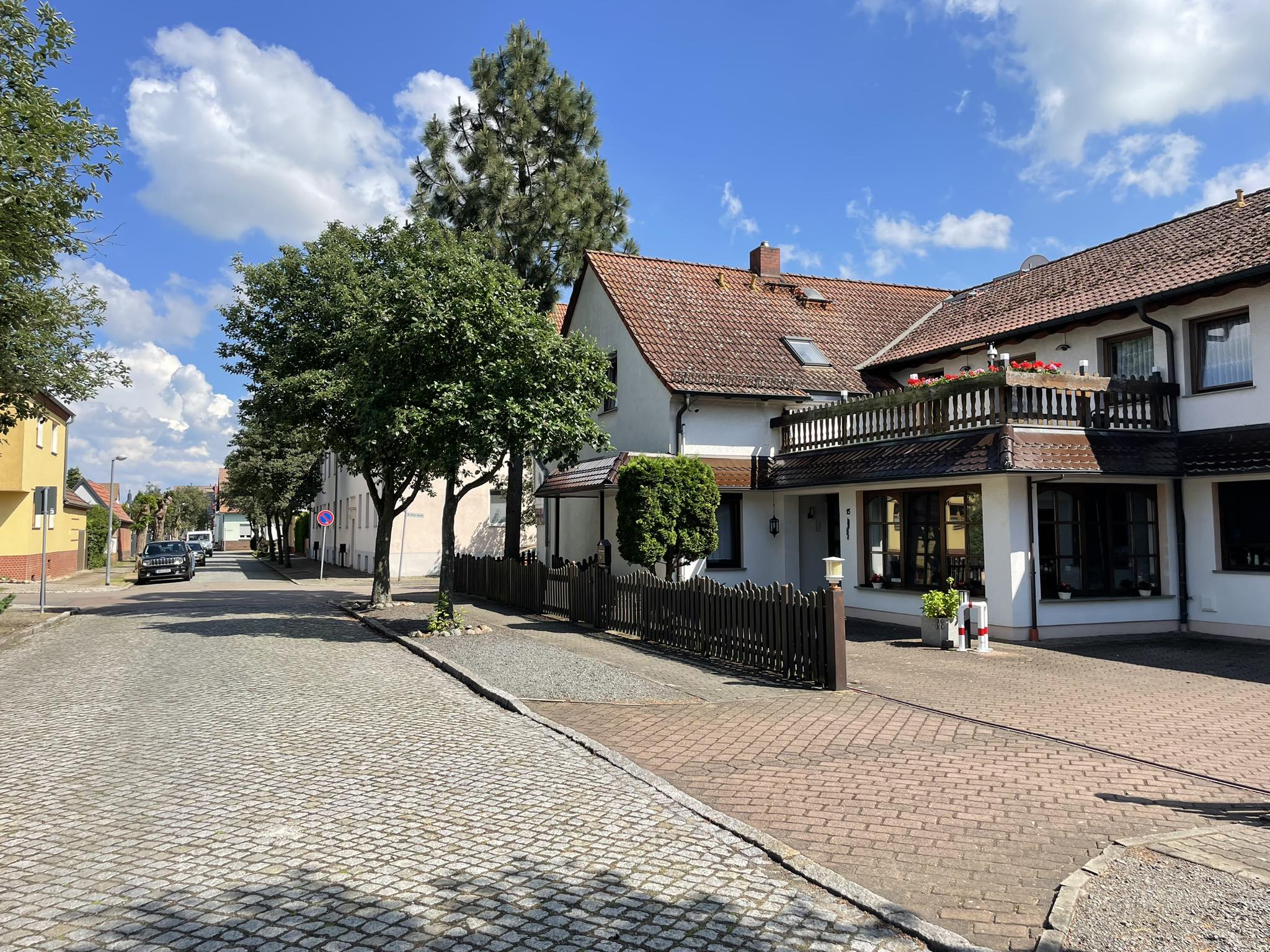 Pension Heinrich Heine Facebook ad: Familien mit Kindern, Touristen, Geschäftsleute oder…