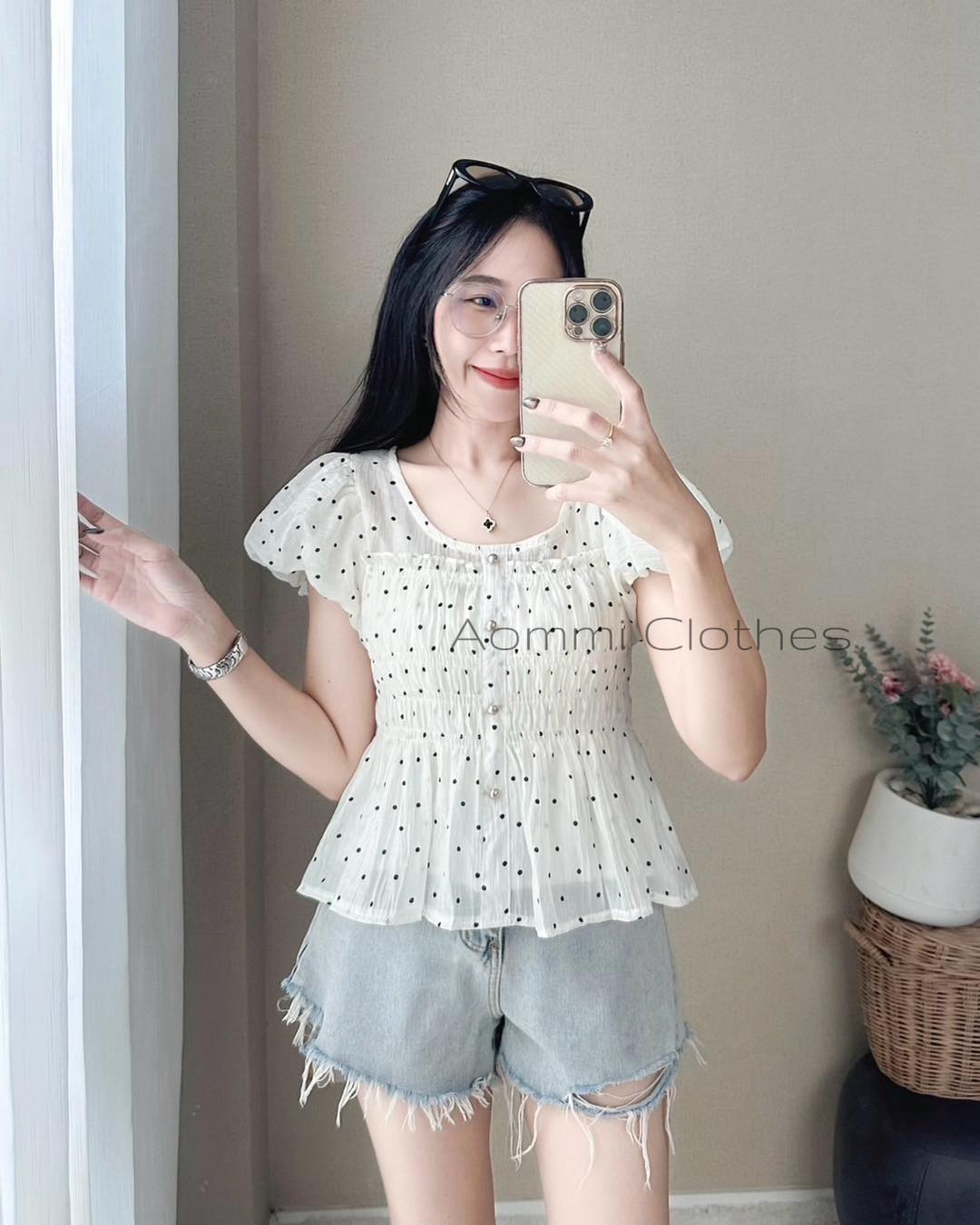 Aommi clothes Facebook ad: ₊˚⊹♡ ⋆˚ ˖°𝑵𝑬𝑾 𝑪𝑶𝑳𝑳𝑬𝑪𝑻𝑰𝑶𝑵 ₊˚⊹♡ ⋆˚