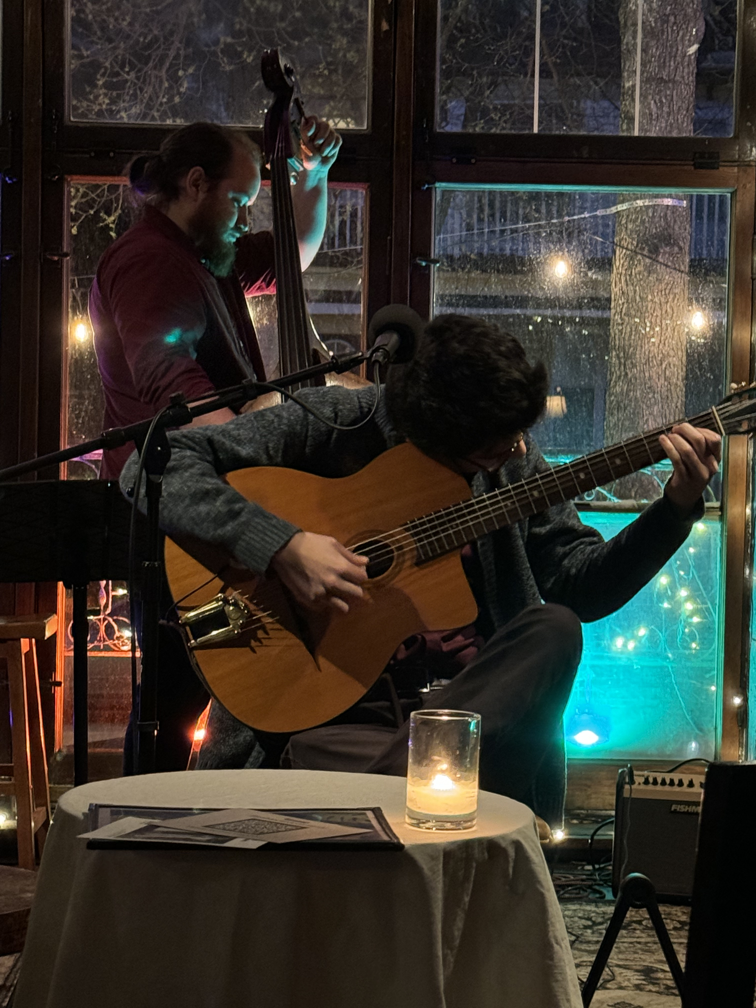 Vintage Guitar School Facebook ad: FREE Gypsy Jazz Guitar Lesson For Adults