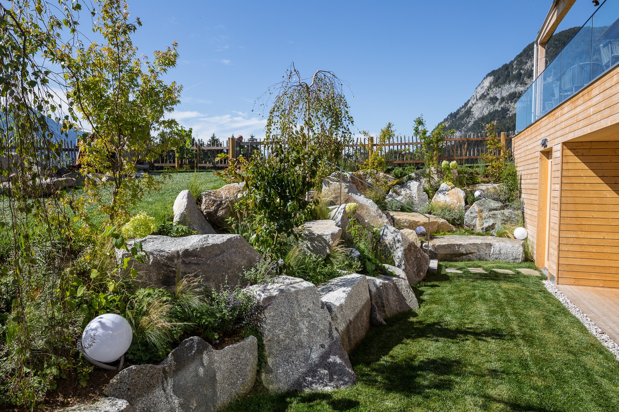 Gartengestaltung und Blumen Kröll Facebook ad: Verleihen Sie Ihrem Garten Eleganz mit einem einzigartigen…