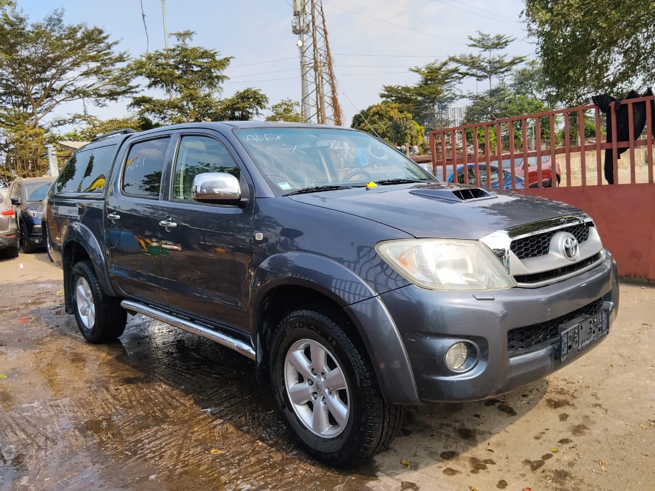 Auto Vip Conakry Facebook ad: Toyota Hilux