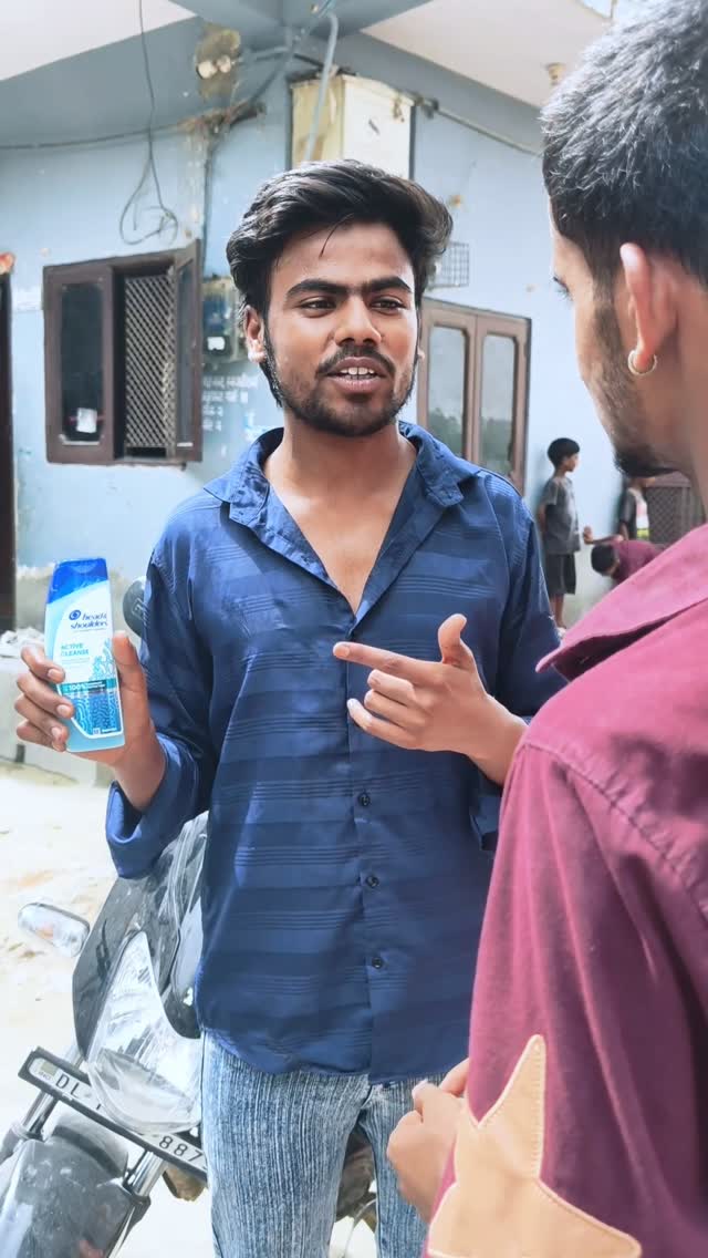 Head and Shoulders Facebook ad: No flakes. No stress.