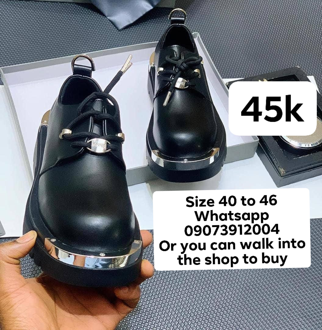 Roycollections Facebook ad: Restocked in sizes 40, 41, 42, 43, 44…