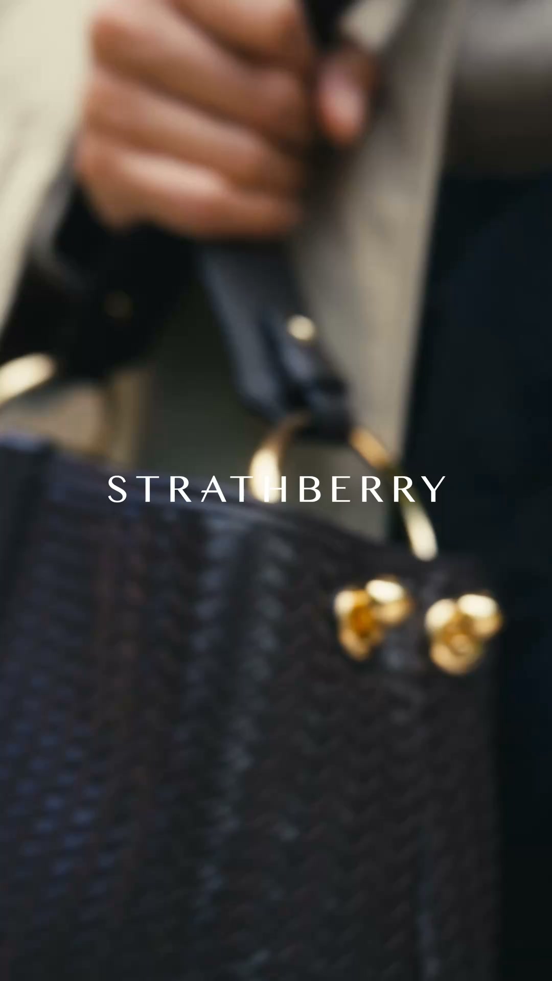 Strathberry Facebook ad: 全新編織皮革系列現已登場。