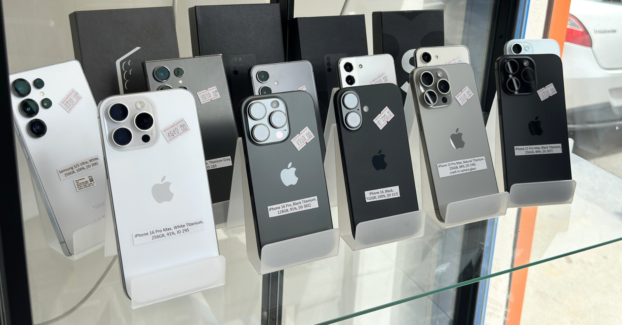 JARE Phones Facebook ad: Trusted by 1000+ iPhone buyers in Malta
