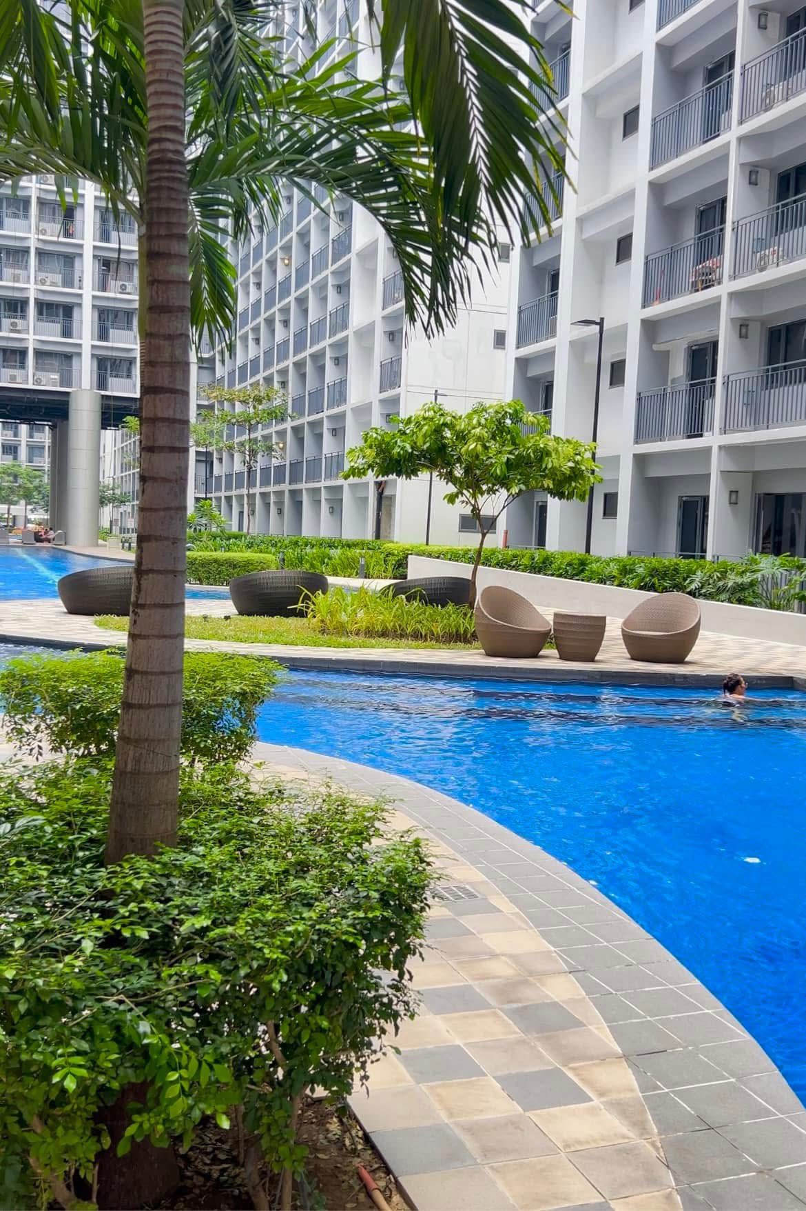 Duxe Suite Staycation Facebook ad: 𝐒𝐭𝐚𝐲𝐜𝐚𝐭𝐢𝐨𝐧 𝐧𝐞𝐚𝐫 𝐌𝐎𝐀 & 𝐍𝐚𝐢𝐚…