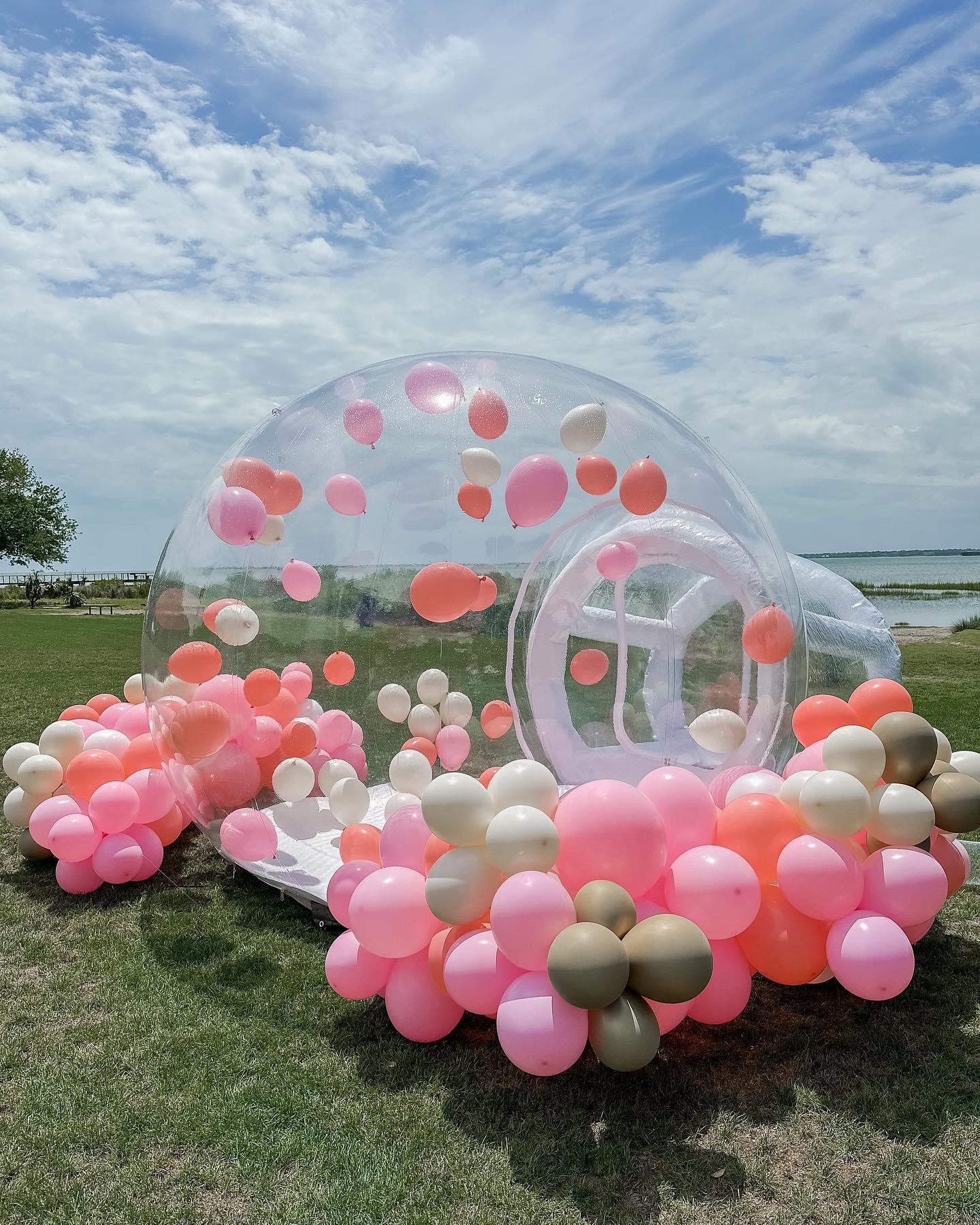 Partyballoons Roeselare Facebook ad: Maak kennis met onze Bubble house!